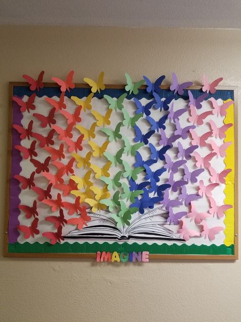 Bulletin board. Book rainbow butterflies Butterfly Classroom, School Library Posters, Butterflies Classroom, Book Rainbow, All About Me Poster, Kindergarten Classroom Decor, Library Posters, Preschool Bulletin, Rainbow Butterflies