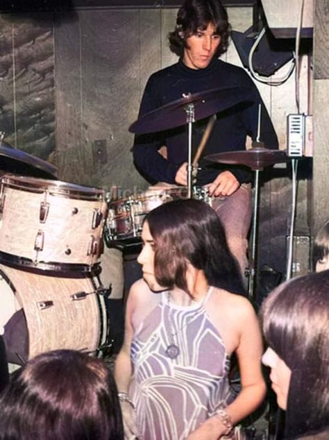 John Densmore 💙❤ The Doors at The Ondine in New York, 1966. Photo by Don Paulsen John Densmore, The Doors Jim Morrison, Orange Country, Jim Morrison, John Paul, Great Bands, The Doors, Cool Bands, Musician