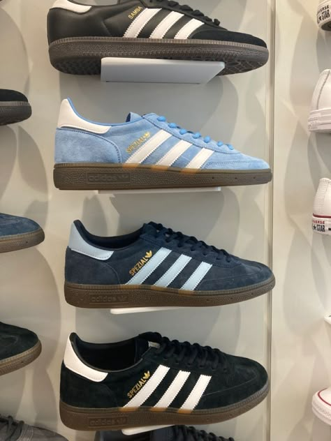 Cool Shoes Adidas, Trendy Shoes Adidas, Shoes Inspo 2023, Samba Adidas Shoes, Shoes Vintage Aesthetic, Adidas Samba Styled, Aesthetic Addidas Shoes, Vintage Adidas Sneakers, 2023 Women’s Shoes