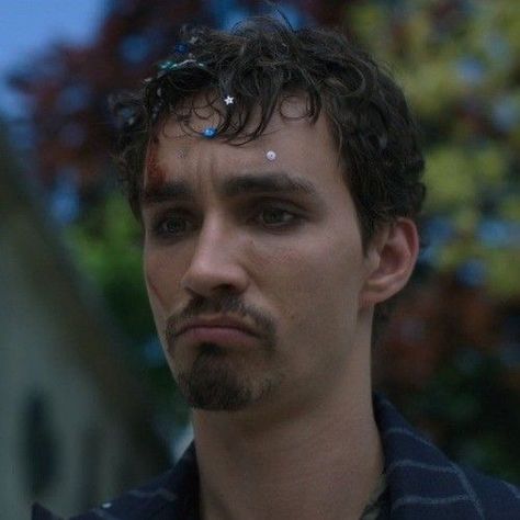 Diego Hargreeves Icons, Klaus Hargreeves Icons, Klaus Umbrella Academy, Diego Hargreeves, Klaus Hargreeves, Robert Sheehan, Number Four, Umbrella Academy, Most Beautiful Man