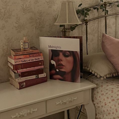 Taylor Core, You Are My Moon, Valley Of The Dolls, Long Live Taylor Swift, Rest And Relaxation, Room Aesthetic, Dream Bedroom, New Wall, Bedroom Inspo