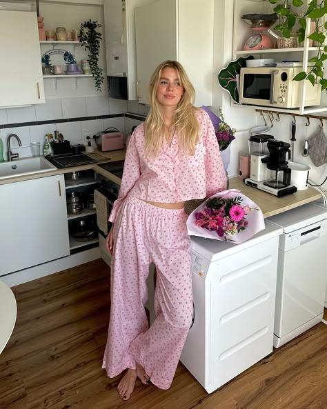 Pyjama Photoshoot, Loungewear Photoshoot, Pijama Outfit, Granola Life, Pink Sleepwear, Soft Feminine Energy, Coastal Girl, Girly Home, Pinky Girls