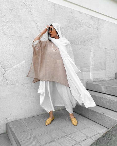 Manto Iranian, Cotton Suit Designs, Muslim Outfit, Girly Style Outfits, Iranian Fashion, Street Hijab Fashion, Tunic Designs, Iranian Women Fashion, Linen Fashion