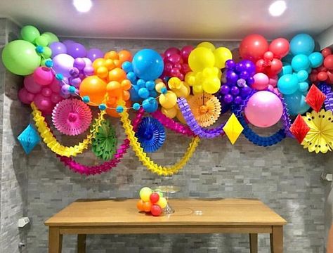 Baloon Garland, Balloons Galore, Colorful Decorations, Night Set, Fiesta Theme Party, Mexican Party Theme, Balloon Installation, Fiesta Theme, Diy Balloon Decorations