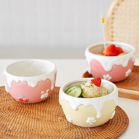 Ceramic Cups And Bowls, Ice Cream Pottery, Ceramic Cereal Bowl Ideas, Mixte Ice Cream, Aesthetic Bowls Ceramic, Cute Bowls Ceramic, Cute Ceramic Bowls, Ceramic Bowl Ideas, Ice Cream Bowls Ceramic