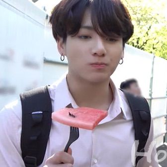 Jungkook Eating, Baby Star Candy, Eating Watermelon, Jungkook Boyfriend, Jungkook Pics, Silly Photos, Star Candy, Cute Kpop, Bts "on"