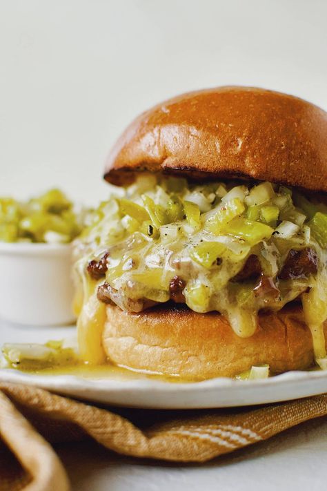 Hatch Green Chile Cheeseburger Beef And Pork Recipes, Green Chili Burger, Gourmet Burgers Recipes, Patty Melt Recipe, Chili Cheese Burger, Hatch Green Chili, Chili Burger, Hatch Chiles, Hatch Chili