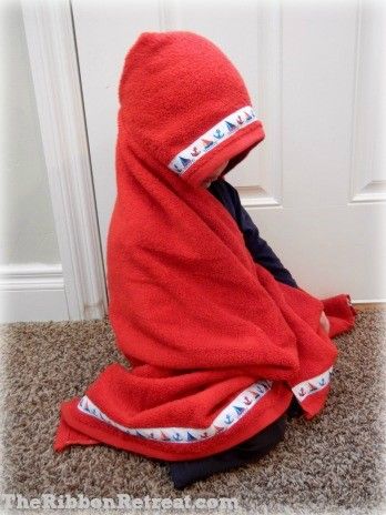 Hooded Towel Tutorial, Couture Bb, Kids Hooded Towels, Hooded Bath Towels, Hooded Towels, Hooded Baby Towel, Baby Sewing Projects, Couture Mode, Gossip News