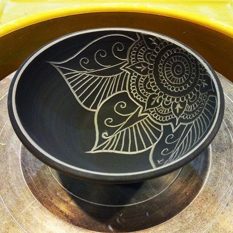 Paula Focazio Art & Design on Instagram: “Bisque firing the last earthenware today. :). #pottery #ceramics #sgraffito #mehndi #paulafocazioartanddesign” Mandala On Pottery, Sgraffito Plate Designs Easy, Black And White Sgraffito Pottery, Pottery Scraffito Ideas, Pottery Etching Ideas, Sgraffito Bowl Designs, Sgraffito Plate Designs, Scrafito Pottery, Sgraffito Designs Easy