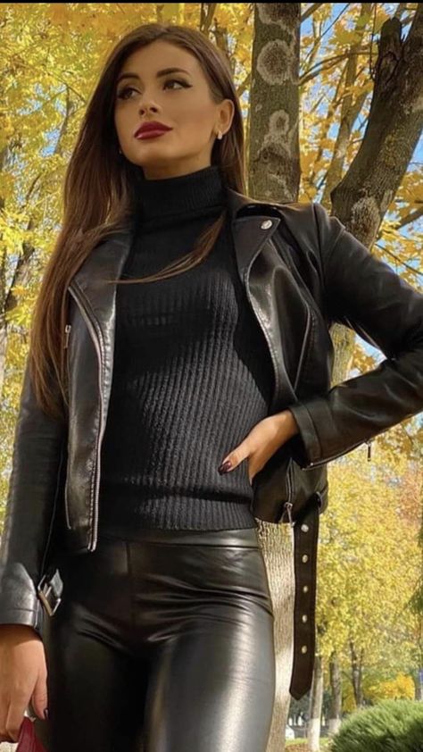 Leather Leggings Fashion, Leather Dress Women, Leather Jacket Girl, Leather Outfits, Crazy Ideas, Vinyl Clothing, Photos Of People, Black Mesh Dress, Hilarious Photos