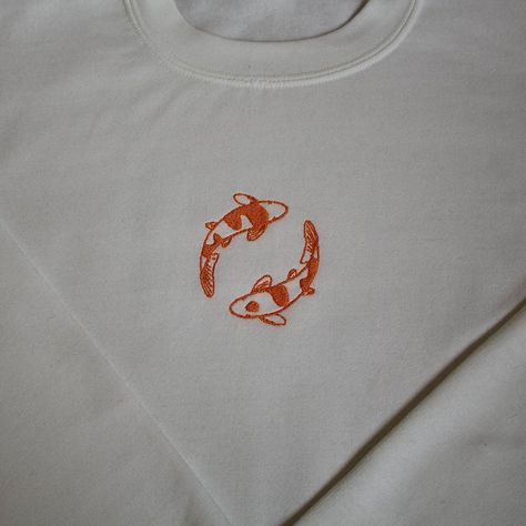 Koi Fish Shirt Design, Fish Stitch Embroidery, Dumpling Embroidery, Embroidery On Shirts Ideas, Koi Fish Embroidery Pattern, Pisces Embroidery, Fish Embroidery Designs, Pirate Embroidery, Koi Embroidery