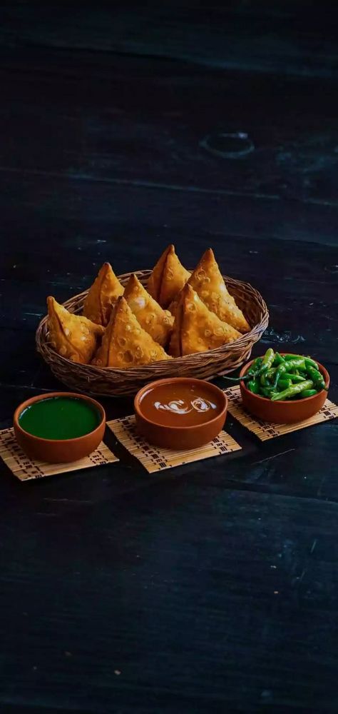 Samosa, Easy Healthy Breakfast, Indian Food, Indian Food Recipes, Healthy Breakfast, Paintings, Wallpapers, Quick Saves