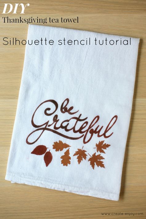 Thanksgiving Dish Towels, Machine Embroidery Crafts, Mexico Money, Thanksgiving Tea Towels, Stencil Tutorial, Thanksgiving Tea, Flour Sacks, Tea Towels Diy, Stencils Tutorials