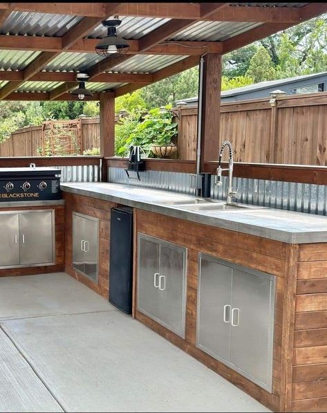 Barndo Outdoor Kitchen, Dapur Outdoor, Carport Conversion, Bbq Shelter Ideas, Yard Pergola, Dirty Kitchen Design, Shelter House, Outdoor Griddle, Yard Kitchen