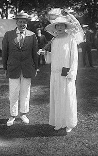 Reginald Claypoole Vanderbilt and Gloria Morgan Vanderbilt are the parents of Gloria Vanderbilt. The Breakers Newport, Vanderbilt Family, Cornelius Vanderbilt, Nyc History, Anderson Cooper, Historic Mansion, The Breakers, Gibson Girl, Big Money