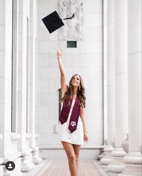 Smu Graduation Pictures, Winter Graduation Pictures College, Grad Picture Poses College, Texas A&m Senior Pictures, Np Photoshoot, Tamu Graduation Pictures, Winter Graduation Pictures, College Graduation Pictures Outfits, Graduation Photoshoot Poses