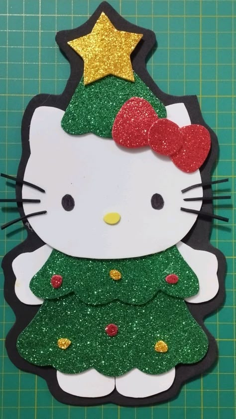 Diy Hello Kitty Ornaments, Hello Kitty Christmas Card, Hello Kitty Navidad, Halloween Casal, Halloween Fantasia, Hello Kitty Christmas Tree, Hello Kitty House, Kitty Christmas, Baby Doll Accessories