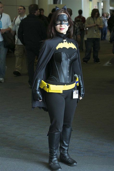 Superhero Customes, Batgirl Costume Diy, Bat Corset, Batman Costume For Girls, Batwoman Costume, Superhero And Villain Costumes, Batwoman Cosplay, Diy Girls Costumes, Batman Girl