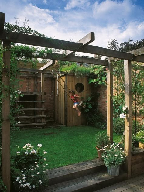 5 Tips for Designing a Kid-Friendly Backyard Ideas Para Decorar Jardines, Unique Outdoor Spaces, Playground Landscaping, Play Garden, Tropical Garden Design, Outdoor Play Areas, Pergola Garden, Outdoor Play Area, Small Backyard Gardens