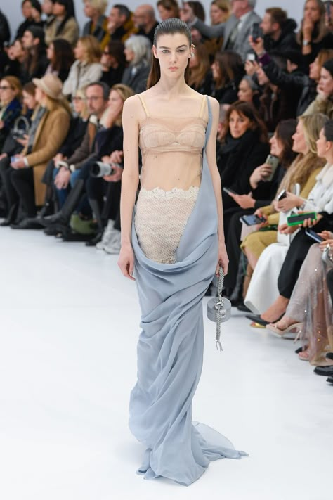 Chiffon Runway, Couture Spring 2023, Fendi Couture, Fashion Design Sketches, 2023 Collection, Couture Gowns, Mermaid Fashion, Spring 2023, Runway Models