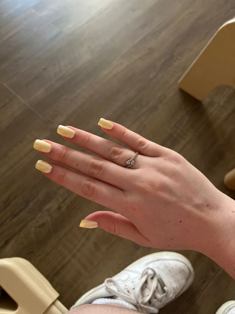 Yellow chrome square shaped nails Yellow Chrome Nails Square, Yellow Square Acrylic Nails, Square Yellow Nails, Square Nails Yellow, Yellow Chrome Nails Designs, Yellow Square Nails, Yellow Chrome Nails, Yellow Chrome, Gel X Nails