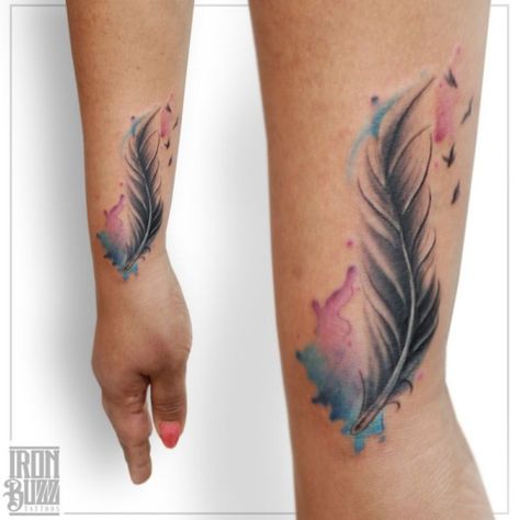 Feather Tattoo Colour, Watercolour Tattoos, Tattoo Foot, Birds Watercolor, Tattoo Process, Tattoo Magazine, Painting Tattoo, Feather Tattoo, Wings Tattoo