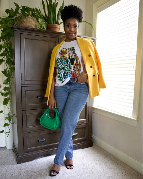 Blazer Graphic Tee Outfit, Graphic Outfits, Colorful Blazer, Graphic Tee Outfit, Jeans Heels, Outfit Plus Size, Graphic Tee Outfits, Structured Bag, Blazer Jeans