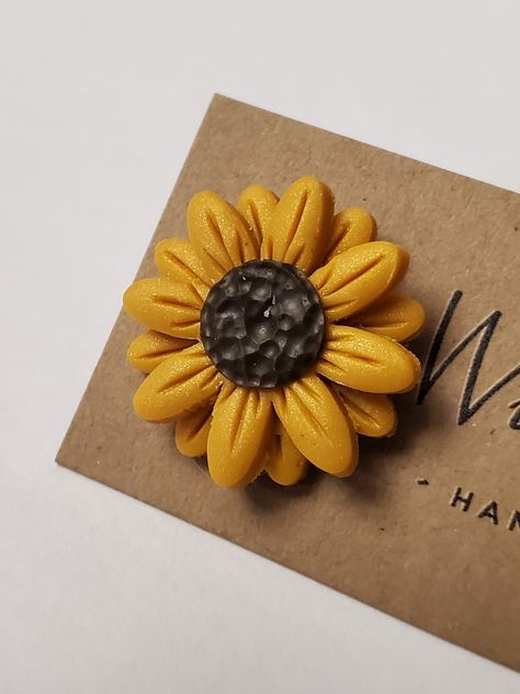 Polymer Clay Sunflower Earrings, Clay Sunflowers, Clay Sunflower Earrings, Sunflower Clay Earrings, Polymer Clay Sunflower, Clay Sunflower, Polymer Project, Earring Inspo, Diy Air Dry Clay