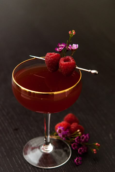 If you’re looking for a Valentines Day cocktail to really put you in the mood, this Damiana tea and sake cocktail is a divine Valentine aphrodisiac. #cocktails, #valentinesday Damiana Tea, Sake Cocktail, Valentine Cocktails, Day Cocktails, Cocktail Photography, Fancy Cocktails, Cocktail Garnish, Cocktail Sauce, Fancy Drinks