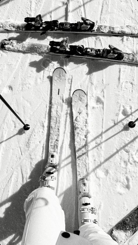 Chalet Girl, Ski Pics, Ski Pictures, Skiing Aesthetic, Ski Aesthetic, Photography Winter, Ski Girl, Ski Season, Winter Photo