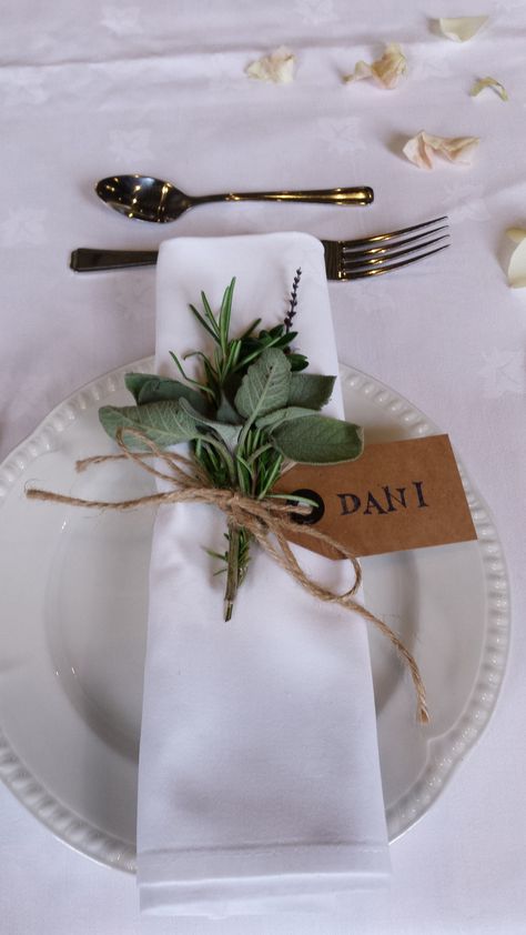 Herbs with name tag tied to napkin with twine Name Tags At Wedding, Table Name Tags Ideas, Napkin With Name Tag, Party Name Tags Ideas, Wedding Table Name Ideas, Wedding Table Settings Diy, Table Name Tags, Diy Name Tags, Wedding Name Tags