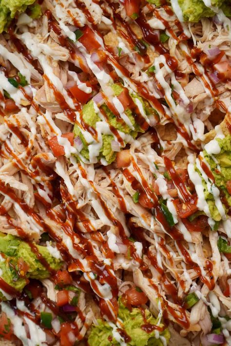 The Best Pulled Chicken Nachos - Tomatoes Tomahtos Best Pulled Chicken, Pulled Chicken Nachos, Bbq Sauce Chicken, Introducing Me, Chicken Nachos, Pulled Chicken, Mashed Avocado, To My Friend, Corn Chips