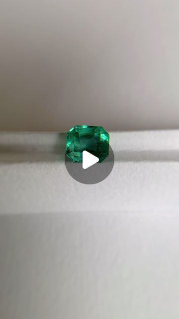 LM Gemstones Colombia on Instagram: "Esmeralda natural de Coscuez - Boyaca, con un peso de 1.20 ct.
Disponible 💚

Estas preciosas gemas son el resultado del ardua labor de los mineros. 👷🏻‍♂️👷🏻‍♀️

Comparte este video a quienes les apasiona las esmeraldas. 💎

Escríbenos para más información!

#esmeraldas #gemstones #emerald #jewelry #boyaca #colombia #instgood" Male Esmeralda, Formal Green Emerald-cut Emerald Necklace, Elegant Faceted Emerald Gemstones, Colombian Emerald Ring, Colombian Emeralds, Emerald Jewelry, Labor, Emerald, Gemstones