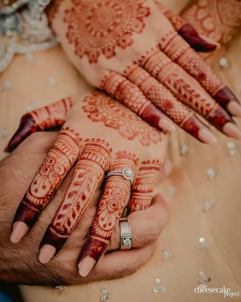 Wedding Preparations Snap, Engagement Ring For Bride Indian Gold, Engagement Rings Couple Gold Indian, Engagement Ring For Bride Indian, Gold Engagement Rings Indian, Engagement Rings Indian, Engagement Ring Indian, Photography Poses For Couples, Engagement Mehendi