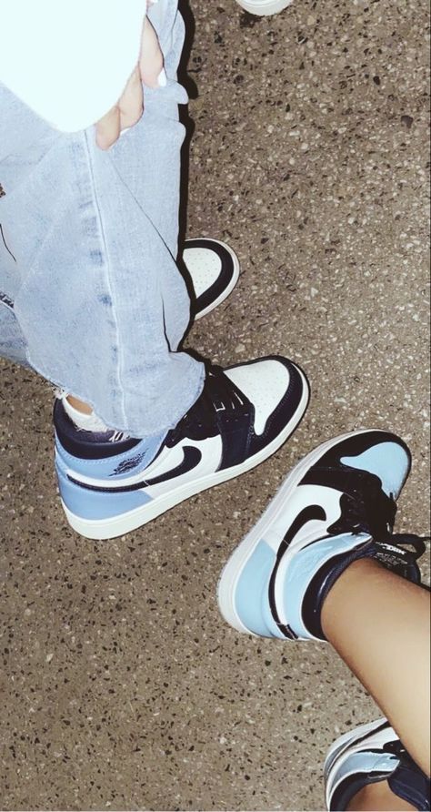 Nike Couple Outfits, Matching Couple Shoes, Matching Shoes For Couples, Nike Couple, Jordan Couples, Couple Outfit Ideas, Fyp Aesthetic, Back To School Shoes, Couple Fits