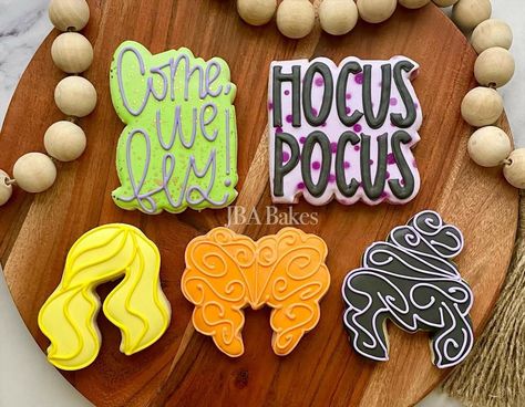 Hocus Pocus Cookies Royal Icing, Hocus Pocus Sugar Cookies, Hocus Pocus Cookies Decorated, Hocus Pocus Cookies, Halloween Eats, Big Cookies, Royal Cookies, Hocus Pocus Party, Themed Cookies