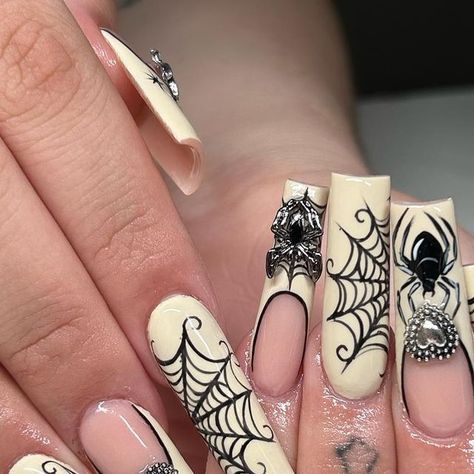 Emo Halloween Nails, Halloween Aesthetic Nails, Y2k Nails Spider Web, Web Acrylic Nails, Spooky Nails Spider Web, Cute Halloween Nails Spider, Spider Nails, Spider Web Nails, Halloween Acrylic Nails Spider Webs