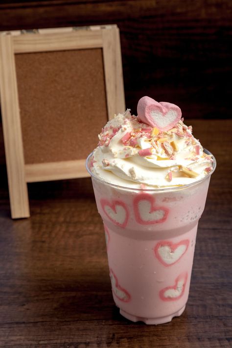 Sweet Drinks Aesthetic, Pink Milkshake Aesthetic, Milk Ideas Drinks, Milk Shake Ideas, Whipped Cream Drinks, Cute Smoothies, Cute Coffee Drinks, Cute Pink Drinks, Cute Cafe Drinks