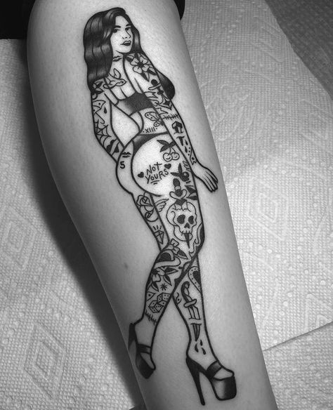 Traditional Tattoo Pin Up Girl, Traditional Tattoo Pin Up, Old School Tattoos, Pin Up Girl Tattoo, Traditional Tattoo Sleeve, Old School Tattoo Designs, Pin Up Tattoos, Traditional Tattoo Art, Up Tattoos