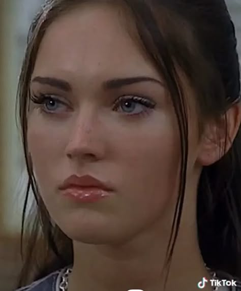 Carla Santini, Megan Fox Face, Teenage Drama, Angel Wallpaper, Drama Queen, Dance Video, Drama Queens, Megan Fox, Grunge Hair