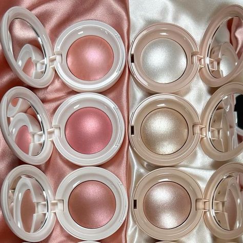 Fakiha Haider on Instagram: "@rarebeauty Positive Light Silky Touch Highlighters 🌟   Enlighten - cool champagne  Exhilarate - champagne gold Mesmerize - rose bronze  Flaunt - true gold Reveal - warm copper Reflect - deep bronze  *NEW* @rarebeauty Soft Pinch Luminous Powder Blush ☺️  Shades: Cheer - light warm pink Happy - cool pink Hope - nude mauve Joy - muted peach Love - terracotta  Truth - mauve maroon  #rarebeauty #rarebeautybyselenagomez  #rarebeautypositivelightsilkytouchhighlighter #rarebeautysilkytouchhighlighter #selenagomez #rarebeautysoftpinchpowderblush #softpinchluminouspowderblush #viralblush #selenagomez #vanitymakeup #viralvideos #viralreels #makeupreels #cutemakeup #wakeupandmakeup #makeuplover #makeuplovers #usa🇺🇸 #usamakeup #makeupbloggerstyle #colorsoflifewithfakiha Light Pink Blush, Usa Makeup, Selena Gomez Makeup, Peach Love, What Makes You Unique, Makeup Blogger, Champagne Gold, Makeup Vanity, Cute Makeup