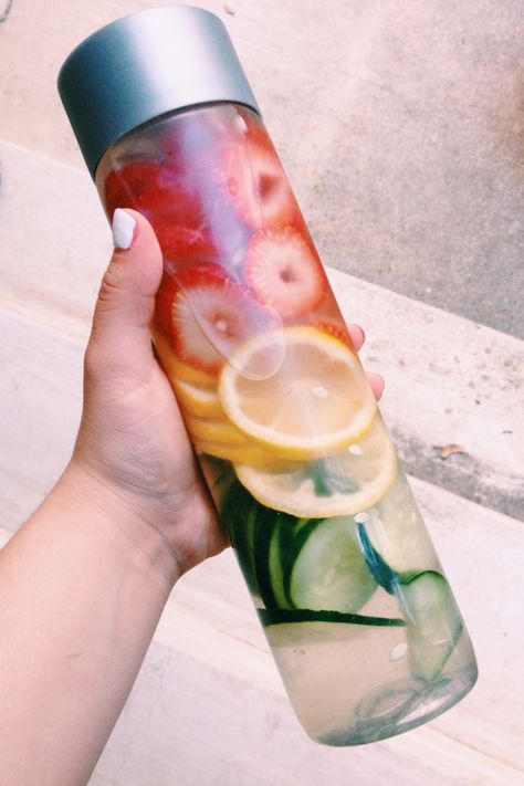 Water Widget, Best Detox Water, Fancy Water, Healthy Juice Drinks, Influencer Aesthetic, Water Reminder, Easy Healthy Smoothies, Water Aesthetic, Fruit Infused Water