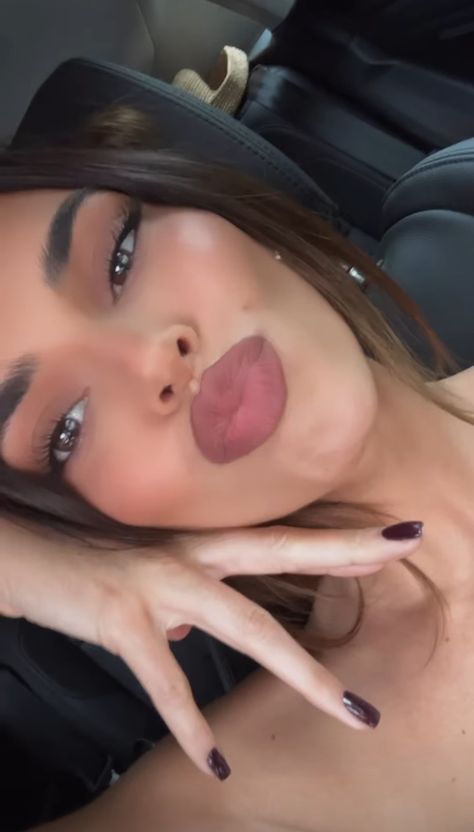 Kendall Jenner Lipstick, Kendall Jenner Instagram, Jenner Family, Kardashian Jenner, Kendall Jenner, Makeup Inspiration, Life Style, Jesus Christ, Instagram Story