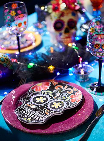 High Spirits Decor Skull Plate, Dia De Los Muertos Party Ideas, Sugar Skull Party, Mexican Halloween, Day Of The Dead Party, Day Of The Dead Art, Día De Muertos, Sugar Skulls, Salad Plate