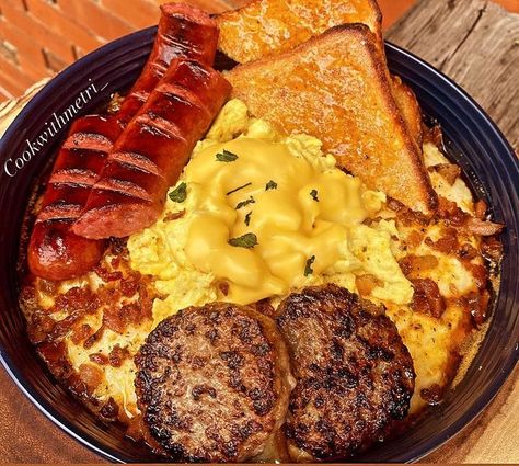 Smoked Sausage Breakfast, Grit Bowl, Grits Recipe Breakfast, Bacon Toast, Grits Breakfast, Morning Recipes Breakfast, Breakfast Bowls Recipe, Buttered Toast, Thing About Me