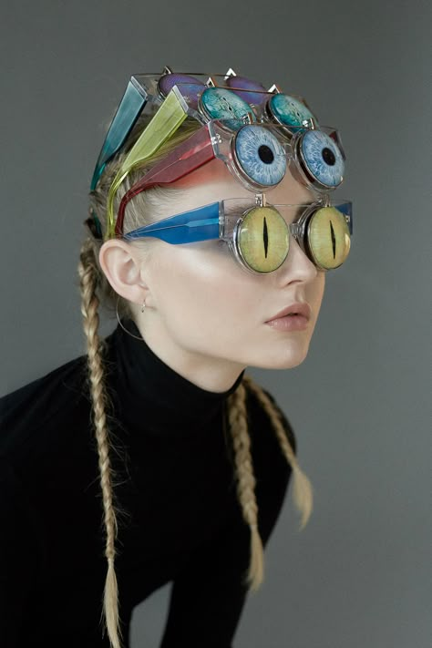 #PercyLau #FashionHubMarket #mfw #newtalents نظارات شمسية, Weird Fashion, Trik Fotografi, Costume Design, Music Festival, Goggles, Character Inspiration, A Woman, Art Inspiration