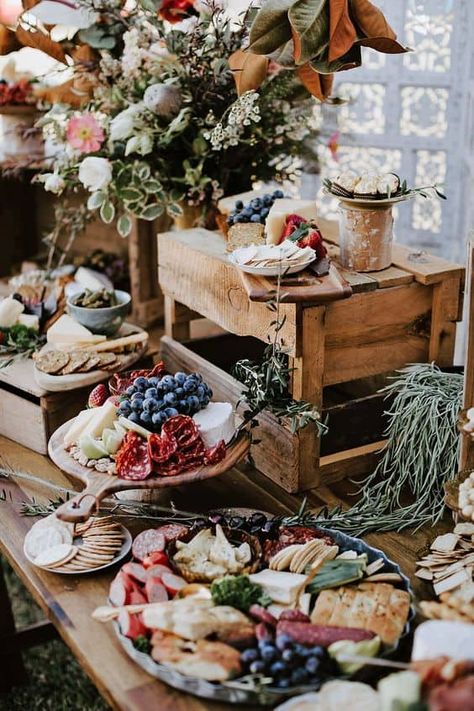 These charcuterie board ideas for weddings create a statement for the reception that can be styled in a variety of ways. Wedding Reception Appetizers, Reception Appetizers, Cocktail Hour Food, Decorações Com Comidas, Food Stations, Cocktail Sauce, Grazing Tables, בר מצווה, Martha Stewart Weddings