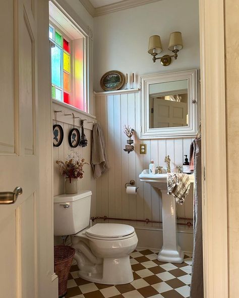 Tina (@unionwillow) • Instagram photos and videos Bathroom Tile Cottage, Accent Wall Sunroom, Small Powder Bathroom, Cottage Core Bathroom, Cottage Bathroom Inspiration, Small Powder Bathroom Ideas, Powder Bathroom Ideas, Farmhouse Bathrooms, Powder Bathroom