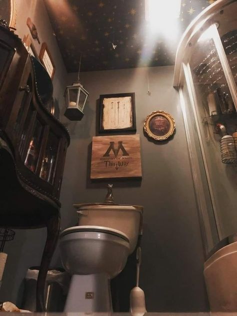 (20+) Facebook Harry Potter Apartment Aesthetic, Moody Harry Potter Bedroom, Herbology Aesthetic Room, Hogwarts Style Home, Harry Potter Themed Bathroom Ideas, Harry Potter Living Room Aesthetic, Hogwarts Aesthetic Home Decor, Harry Potter Half Bathroom, Hogwarts Aesthetic Decor