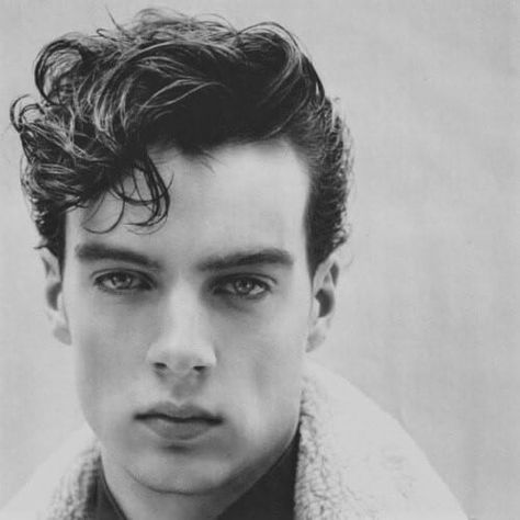 maybe this Retro Mens Hairstyles, Mens 50s Hairstyles, Man's Hairstyle, 1950s Mens Hairstyles, 1950's Hairstyles, 50s Hairstyles Men, Greaser Hair, Round Face Men, 1960s Hair